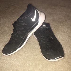 5.0 Nike free black